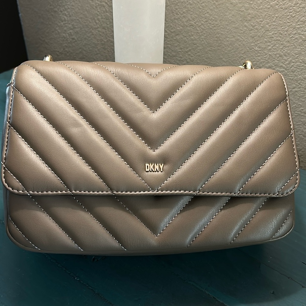 EUC DKNY crossbody shoulder bag